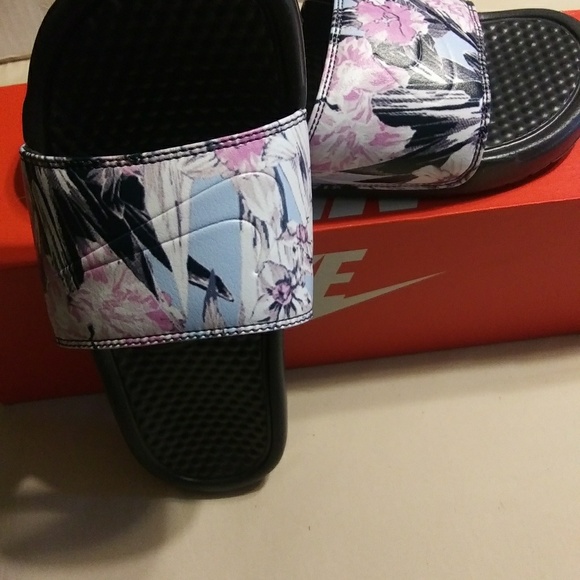 Nike Slides - Picture 7 of 8